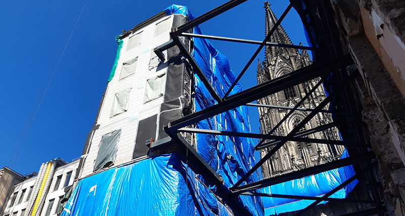 Monitoring the historic Dom Carre Hotel  during renovation